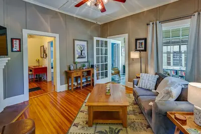 Image de Quaint Anderson Home w/ Sunroom, Walk To Downtown!