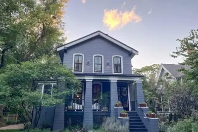 Image de Evanston Historic Italianate - Walk to the Beach, 20 min to downtown Chicago!