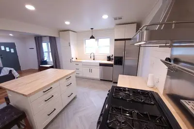 Image de Smart Home Oasis with 2 King Beds and an Office - Alexa Controlled!