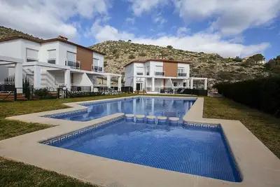 Image de Semi-detached house, wifi, air conditioning, swimming pool and car charger.