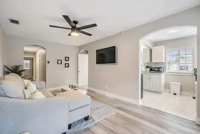 Image de Private Oasis 5 Mins from Clearwater Beach: Fenced Backyard, Firepit & Grill!