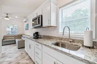 Image de Deluxe Cottage - 2 Bedroom Cabin 1 - Deluxe Cottage with two bedrooms.