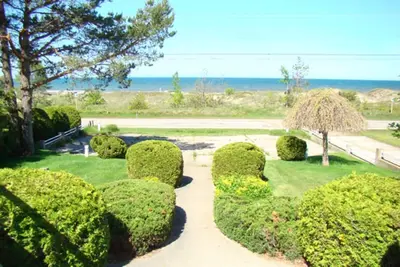 Image de Waterfront! Charming Beach Front Cottage