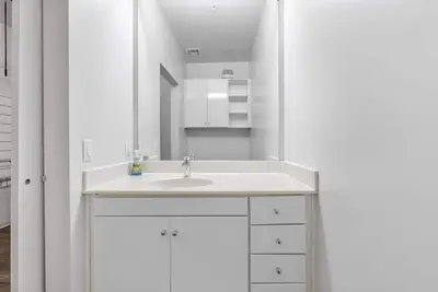 Image de Amazing 2 bedroom 2 bathroom  at the heart of assembly