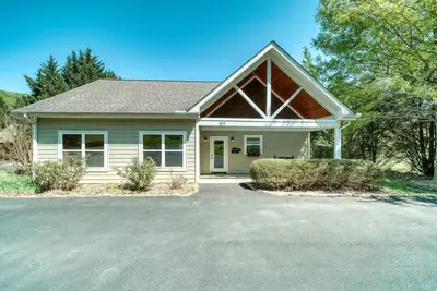 Country Lane - Creek Front