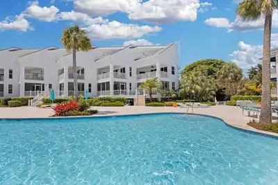 Image de Beautifully decorated 3-bedroom condo in Islamorada, steps from the pool with beautiful views!