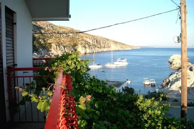 Image de Appartement de deux chambres avec la terrasse et la vue sur le mer Baie Zarace, Hvar (A-21007-a)