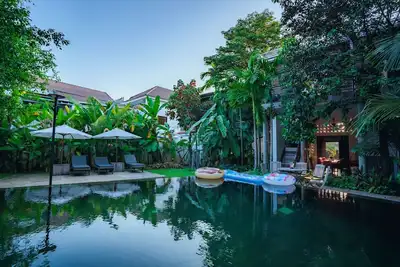 Rustic wooden home 1960s style with privet pool