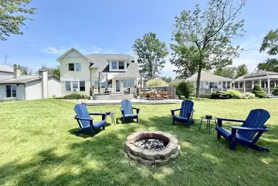 Image de Huge Sandy Pond Lake House - Sleeps 14!