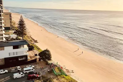 Image de Absolute Beachfront! Main Beach. Doesn't get any better!