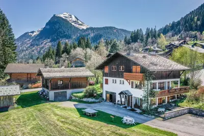 Image de Appartement 'Chénives 1 - Morzine' avec vue sur les montagnes, jardin partagé et Wi-Fi