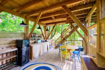 Image de Cabane \"Colonel Hathi\" dans les arbres avec piscine partagée, terrasse et Wi-Fi