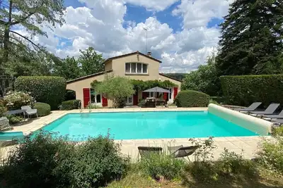 Image de Villa avec piscine et parc à 30' de Lyon