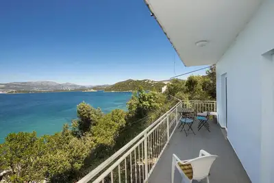 Image de Alenka 2 - Beachfront apartment, 10 m from the sea