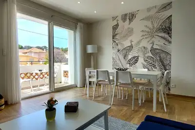 Image de Superbe T3 en haut de villa, clim et parking.