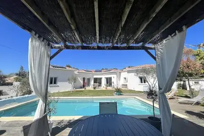 Image de Charmante villa climatisée avec piscine
