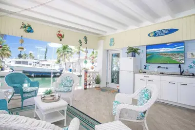 Boot Key Harbour Hideaway 2 /1. 5 bath This Marathon Doll House will accommodate a 35 ft boat