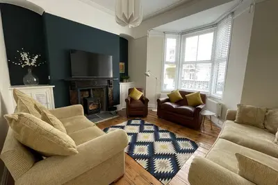 Image de Tenby Villa-New 2023-Sleeps up to 10. Beach & Town 2 min walk