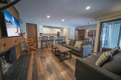 Image de Updated, Peaceful, Wood Fireplace, & Deck
