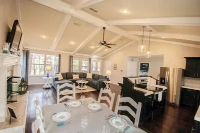 Image de Spacious Cottage on Lake Texom 3 bdrm. 2 bath sleeps 10