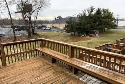 Image de Modern-Chic Cozy w\/King; Hospital, Hcc, I-70