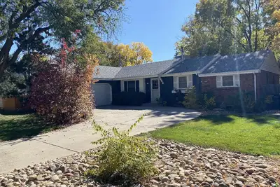 Image de Cozy Family Vacation Home in Arvada 3 Bed/2 Bath Driveway and Fenced Yard