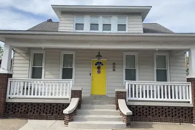 Image de Big enough for the entire family, multiple families or a group of friends!