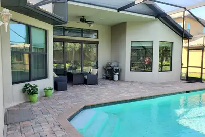 Image de Villa  Bonita 4br 3. 5ba Luxury Gated Pool Home Close To Beaches!