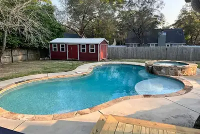 Image de Quiet escape with pool and spa