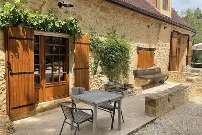 Image de Longère Périgourdine Avec Grande Piscine en Pleine Nature
