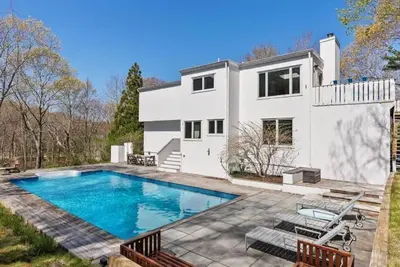 Image de Family Friendly Hamptons House with Heated Pool