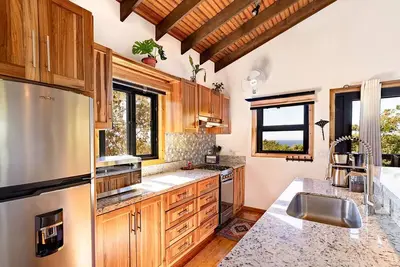 Image de Sea Views, Pool, 5min walk to beach!