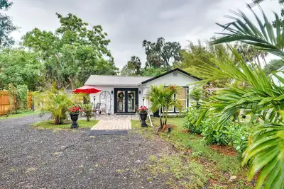 Image de New Smyrna Beach Cottage ~ 1 Mi to Downtown!