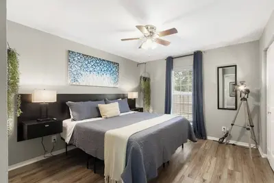 Image de Updated 2 bed w/ fenced yard * Dog Friendly * Fox Den F