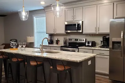 Image de Luxury Fully Furnished Gated Off Street Parking