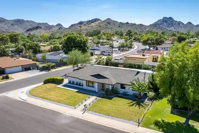 Beautiful, Modern home at Phoenix Mountain Preserve