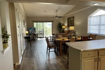 Image de Fantastic Foothills Condo with Amazing Amenities!