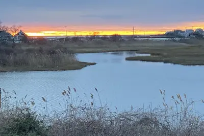 Image de Condo with waterviews and walking distance to beach.