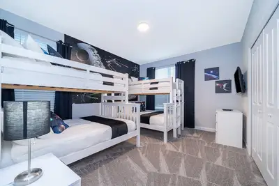 Image de Fabulous Villa 5Beds/5Bath/Pool/Jacuzzi/5Min From Disney