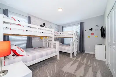 Image de Awesome Villa 5Beds/5Bath/Pool/Jacuzzi/5Min From Disney