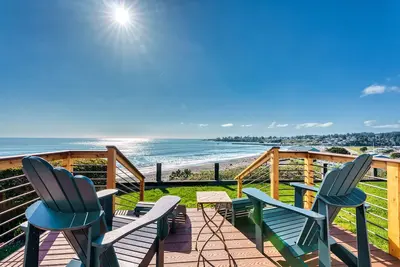 Image de Rare Oceanfront 3 bed, 3 Bath: Serene Coastal Getaway with Stunning Sunset Views
