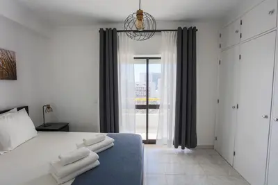 Image de Condo de luxe : piscine, clim, vue mer, 2 balcons.