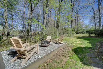 Image de Restored Candler Log Cabin w\/ Private Office!