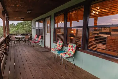 Image de Vacation Home located in Canyon Oaks Subdivision in Concan.