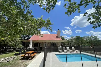 Image de Rustic home with pool in Concan, Texas