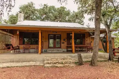 Image de Quaint home nestled in the heart of Concan Texas!