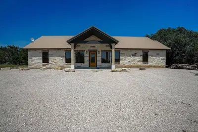 Image de New custom home located in the Mountain Valley subdivision