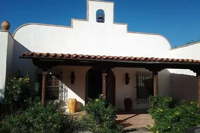 Image de Private Pool, Outdoor Fireplace and beautifully furnished