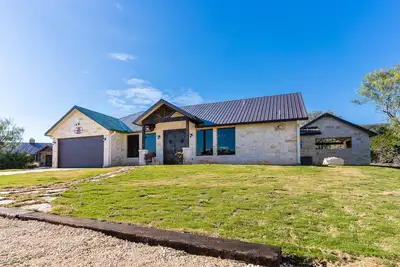 Image de Custom Home located in the beautiful Golf Club of Texas