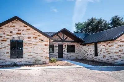 Image de Custom Home with high end finishes, located in the beautiful Golf Course